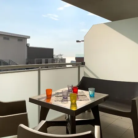 Refined Comfort Getaway In Lignano リニャーノ・サッビアドーロ
