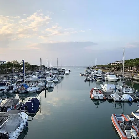 アパート Refined Comfort Getaway In Lignano リニャーノ・サッビアドーロ